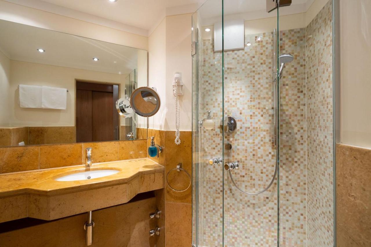 Hotel Gasthof Alte Post Holzkirchen Холцкирхен Екстериор снимка