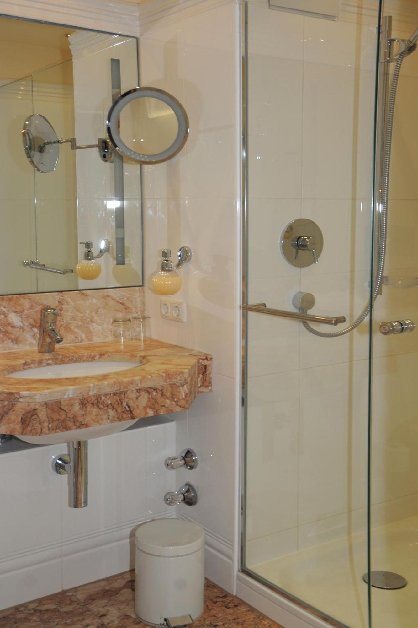 Hotel Gasthof Alte Post Holzkirchen Холцкирхен Стая снимка