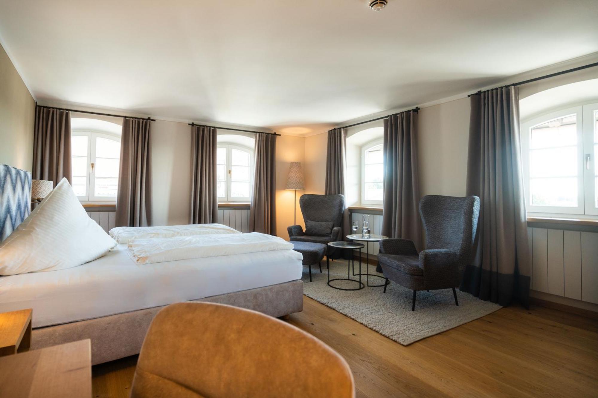 Hotel Gasthof Alte Post Holzkirchen Холцкирхен Екстериор снимка