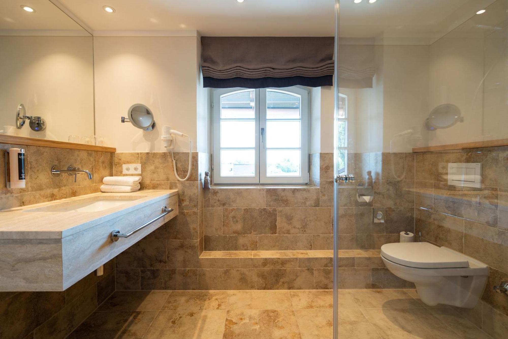 Hotel Gasthof Alte Post Holzkirchen Холцкирхен Екстериор снимка