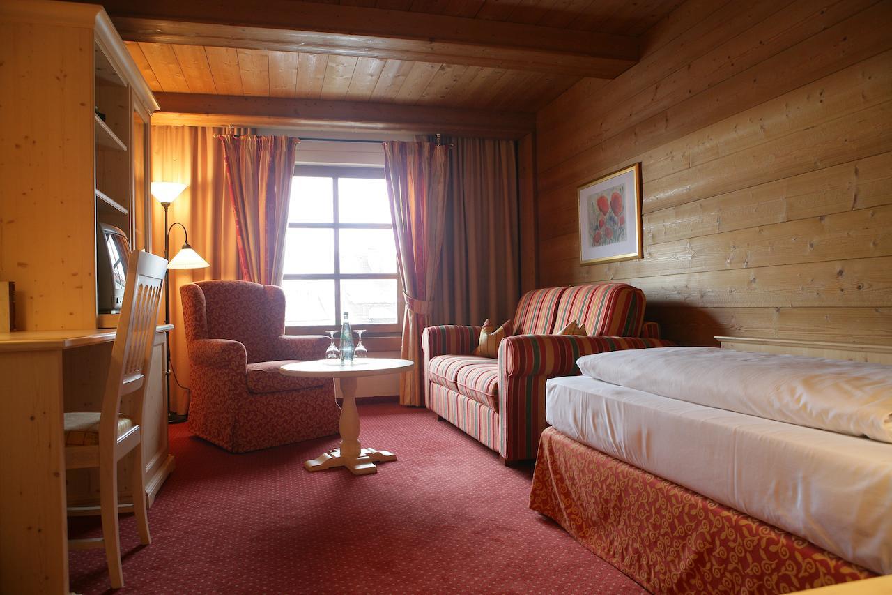 Hotel Gasthof Alte Post Holzkirchen Холцкирхен Стая снимка